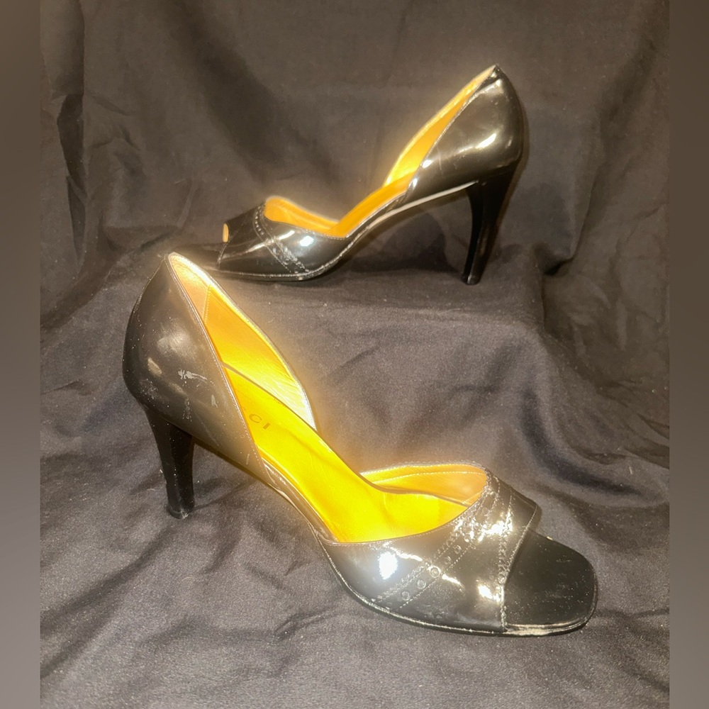Gucci Black Leather Open Toe Heels. Sz 10. 3 inch heel